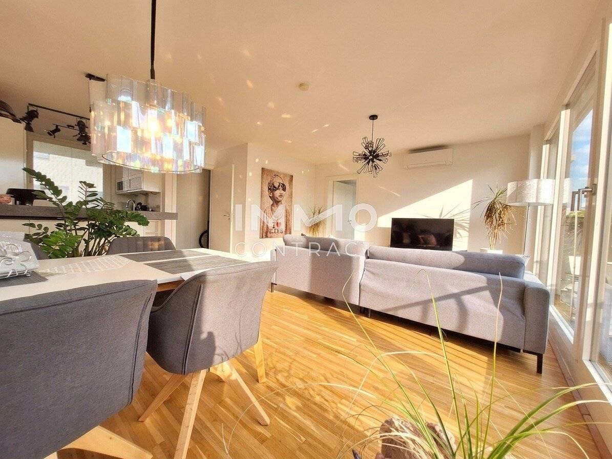 Dachgeschosswohnung mit zwei Terrassen und Klimaanlage