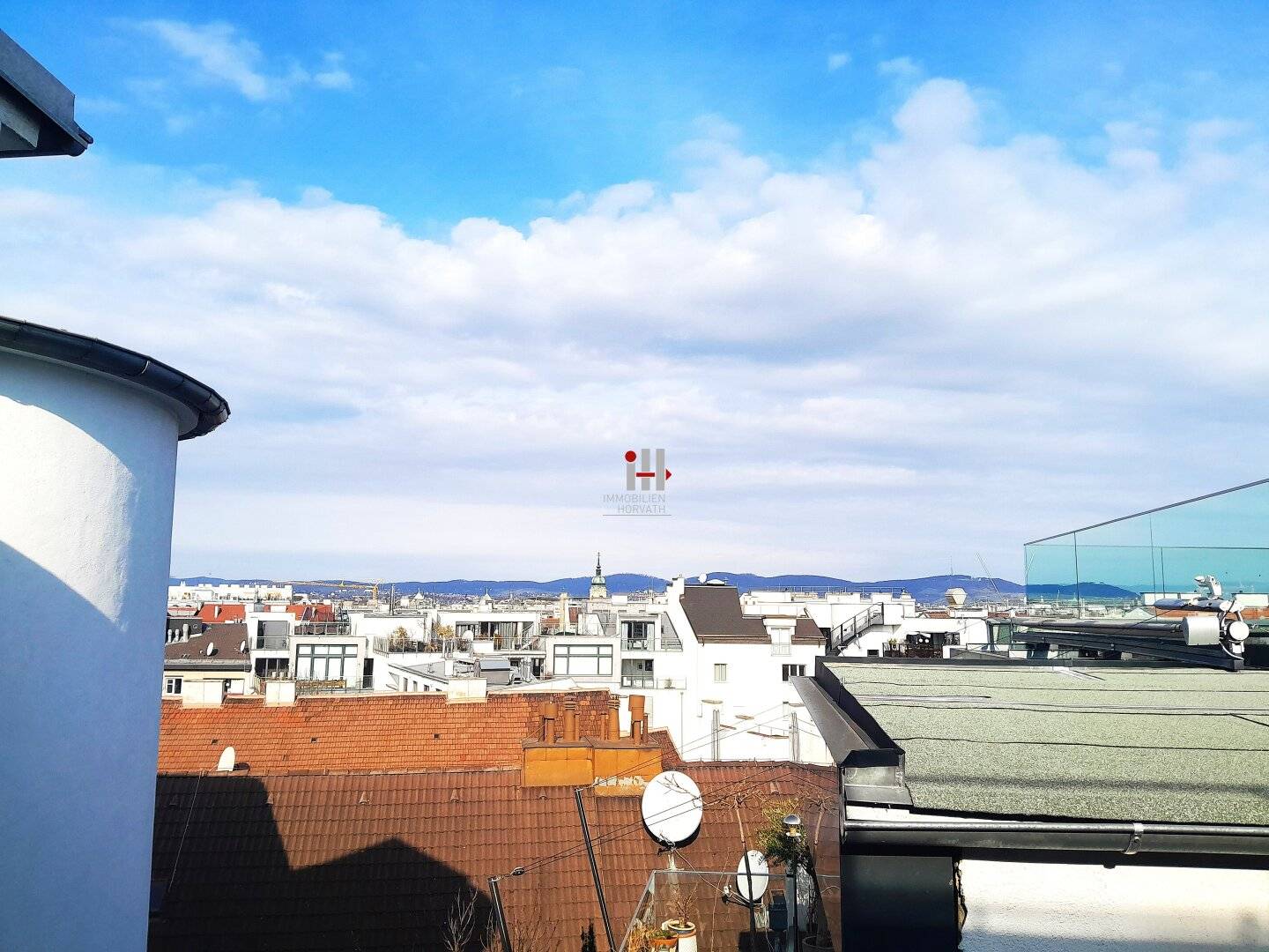 Dachgeschosswohnung mit Terrasse und Klimaanlage in zentraler Lage