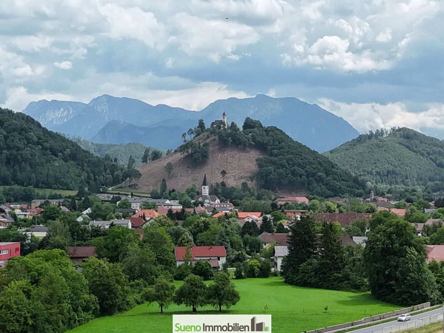 Modernes Einfamilienhaus mit Bergblick und großzügigem Garten