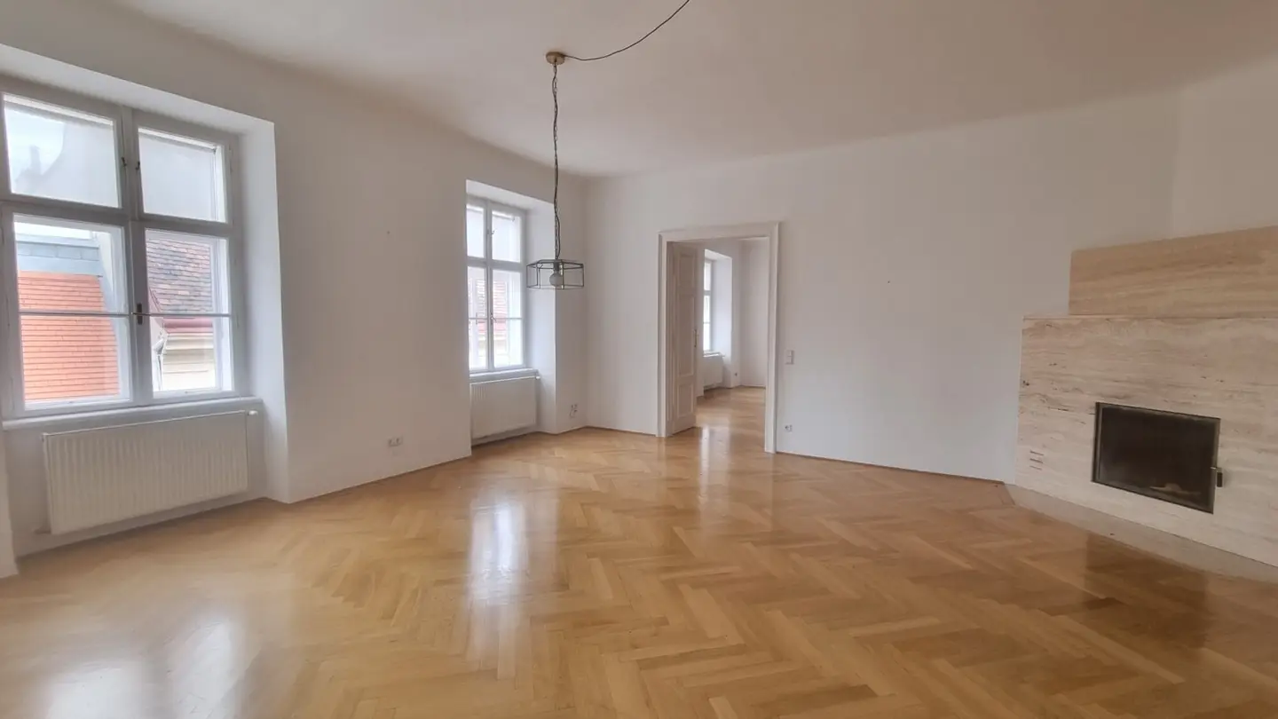 Period apartment with fireplace and balcony near the city park