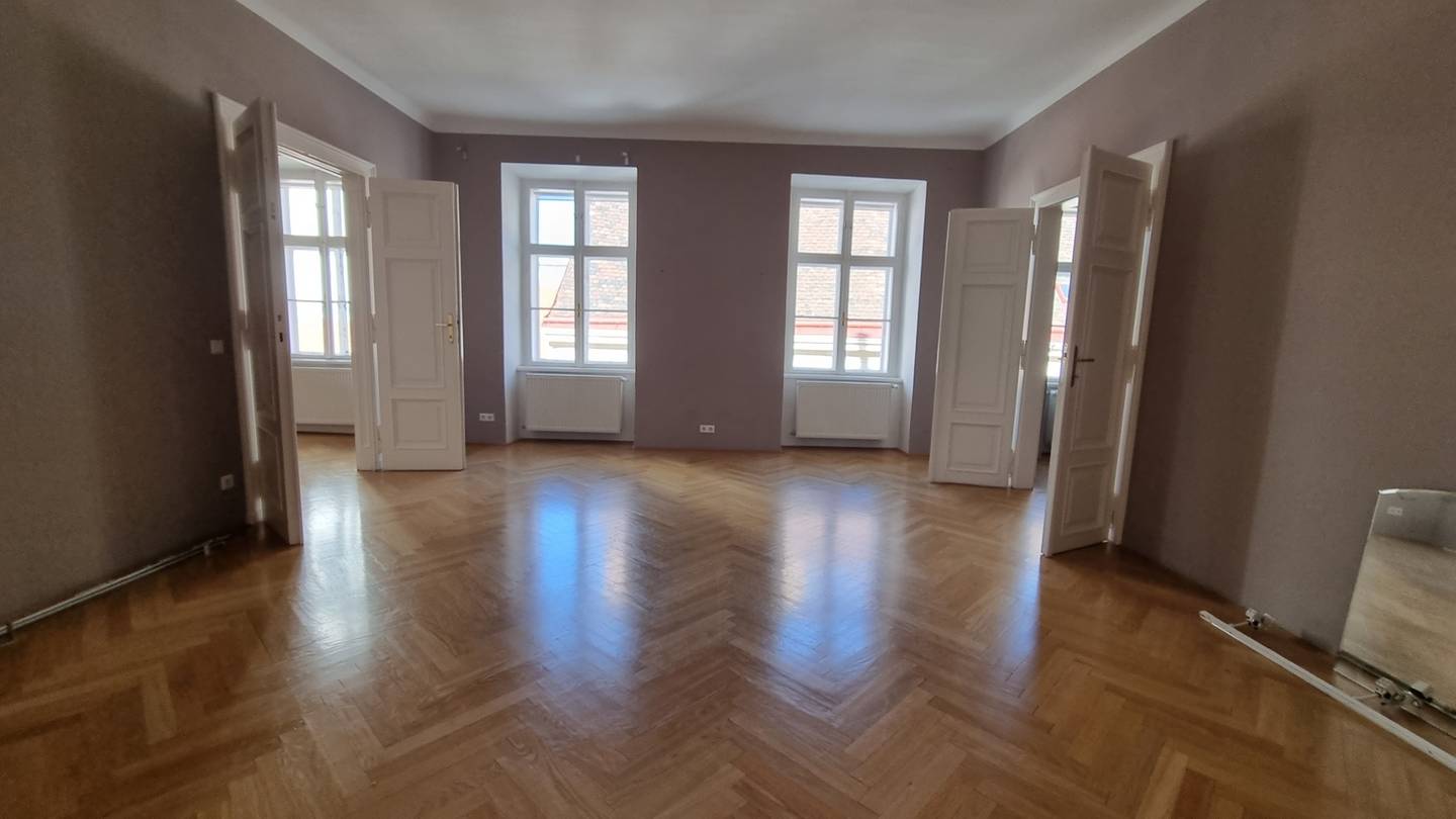 Altbauwohnung mit Kamin und Balkon am Stadtpark