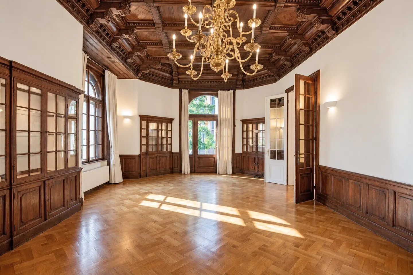 Representative Palais Office with Terrace in Embassy District