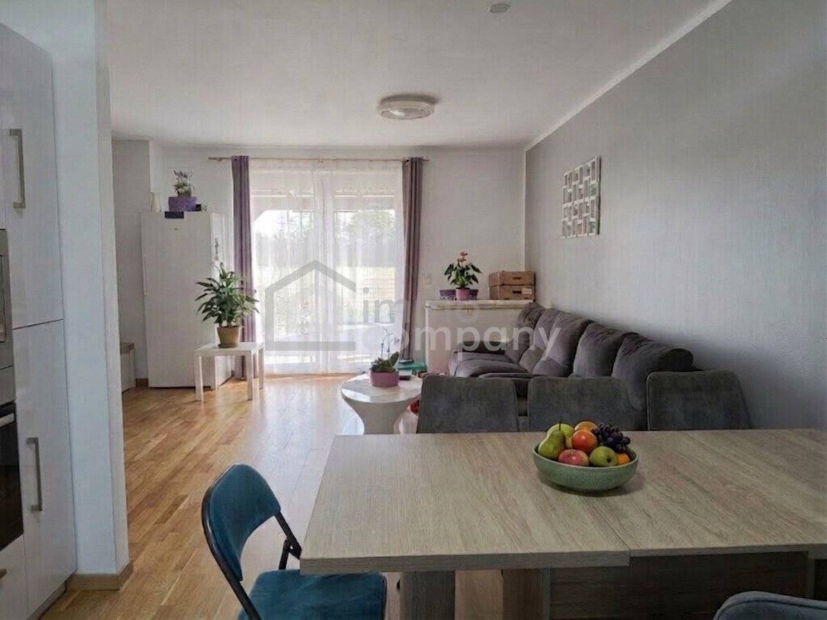 Neuwertige Doppelhaushälfte mit Garten und Terrasse