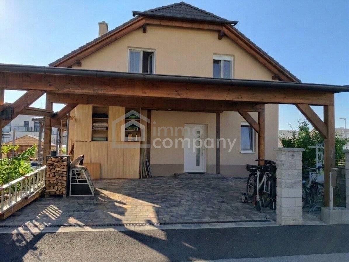 Neuwertige Doppelhaushälfte mit Garten und Terrasse