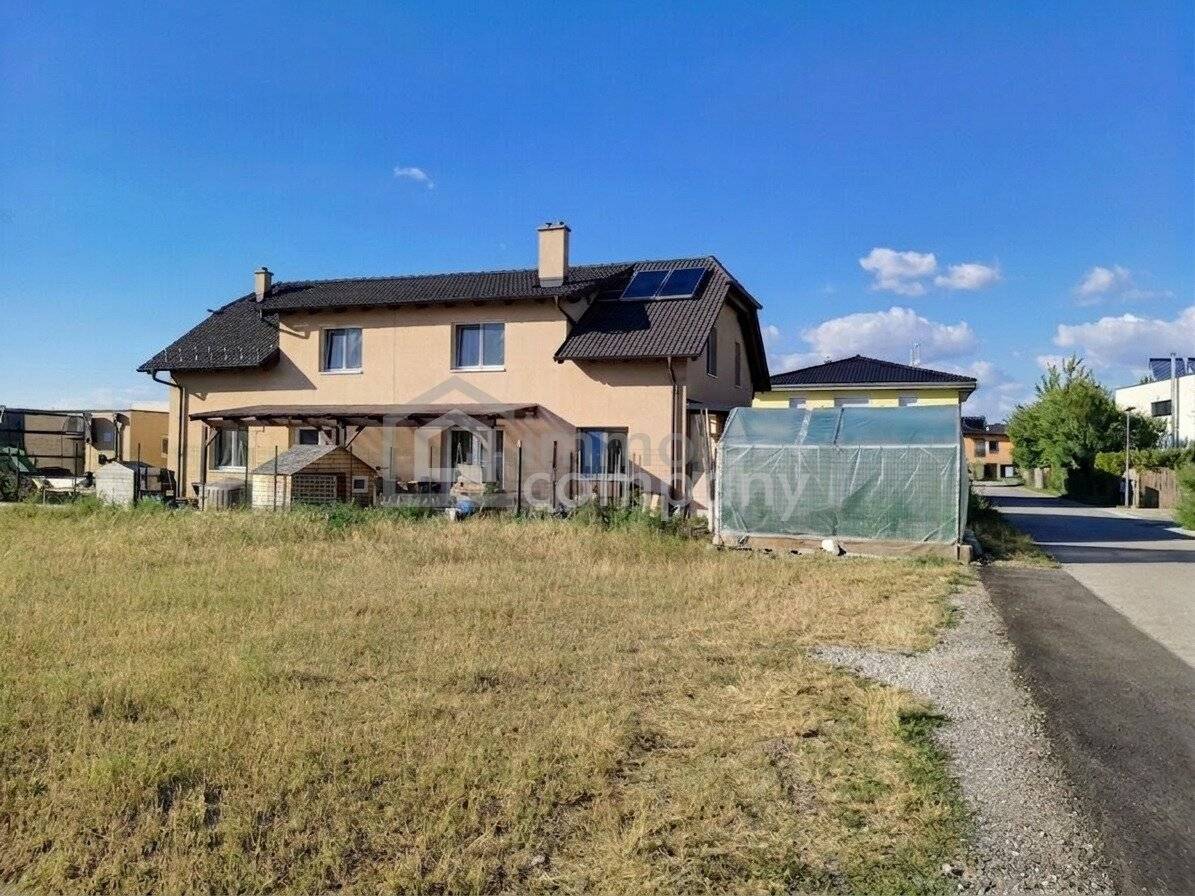 Neuwertige Doppelhaushälfte mit Garten und Terrasse