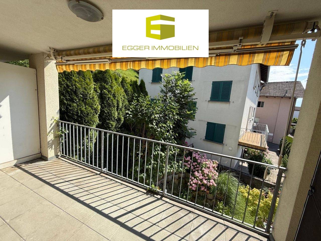 Bright apartment with balcony in central location
