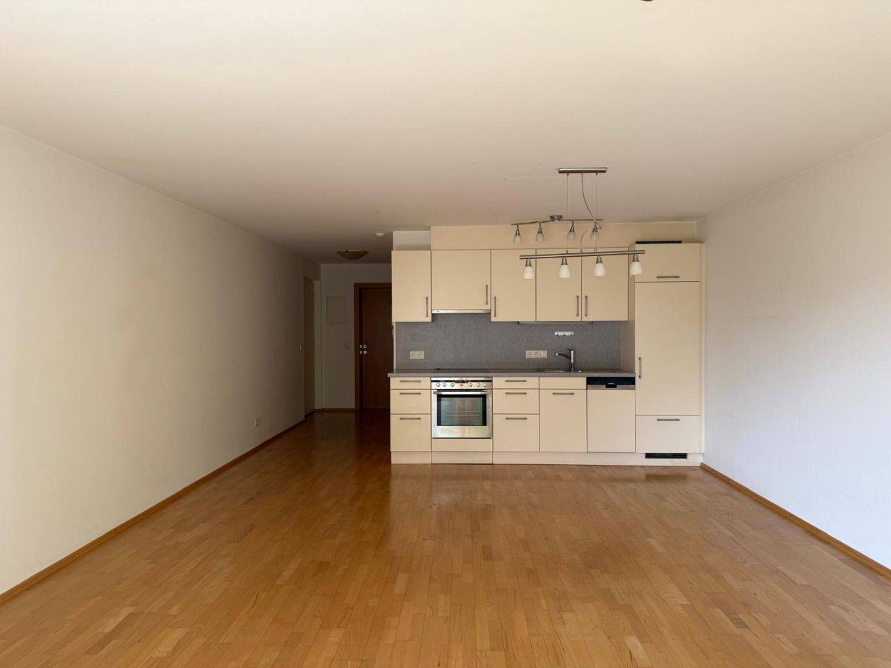Bright apartment with balcony in central location