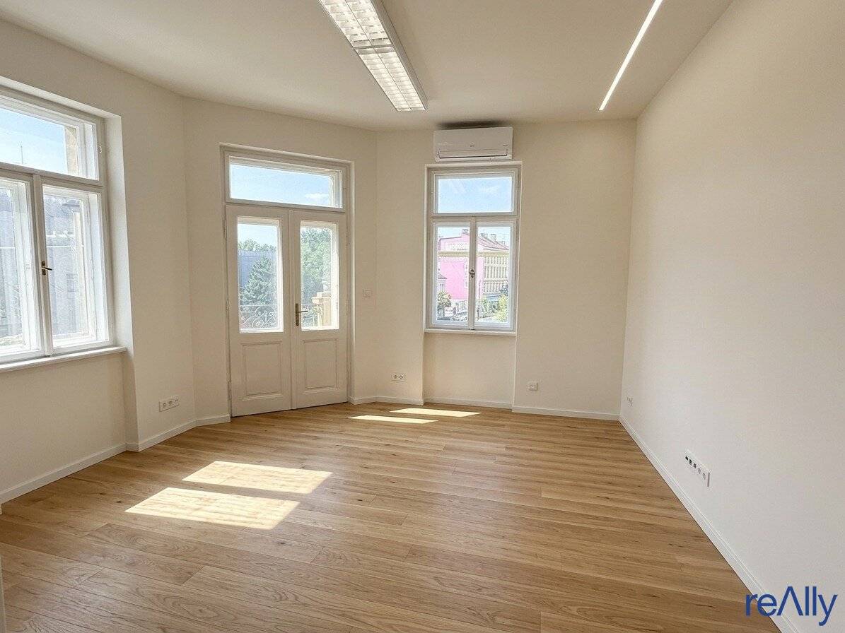 Bürofläche nach Generalsanierung mit Aufzug und Klimaanlage