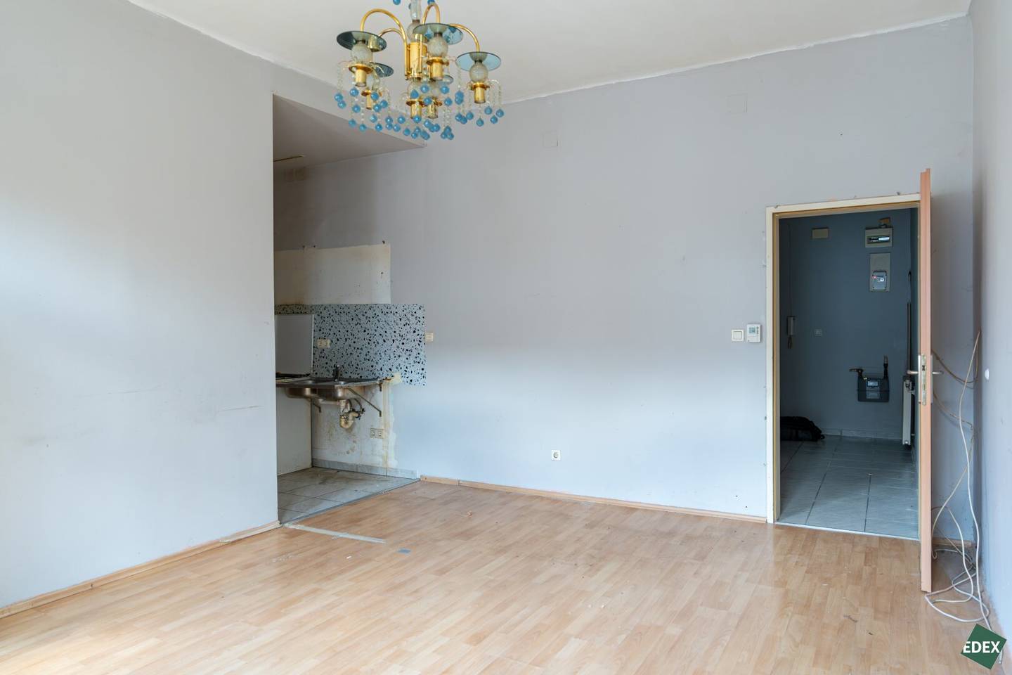 Charming 2-room apartment for renovation