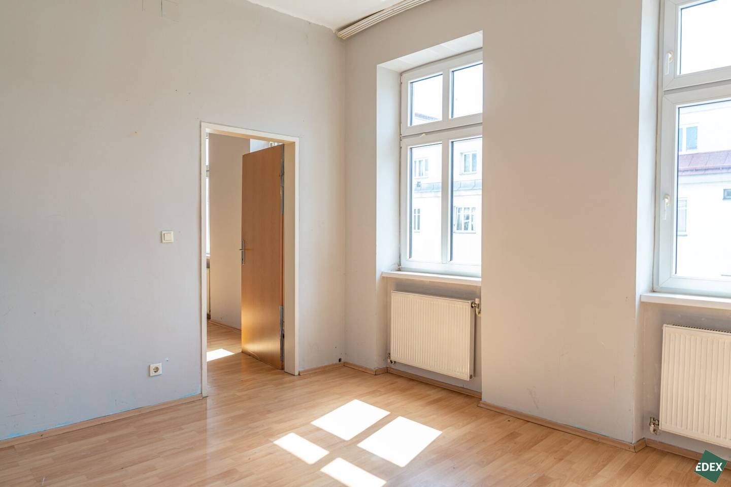 Charming 2-room apartment for renovation