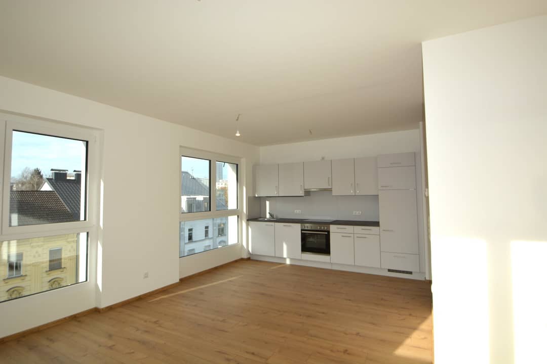 Helle 2 Zimmer Wohnung mit Einbauküche und Lift
