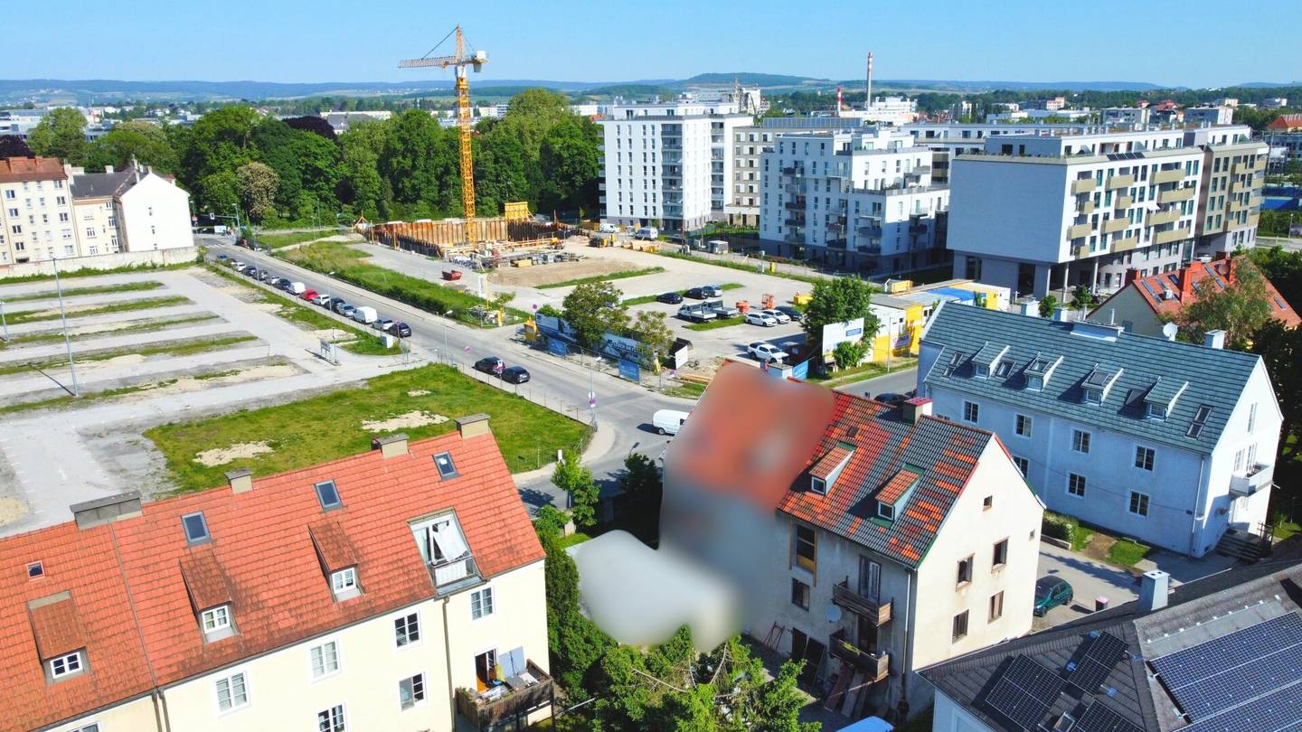 Renovation-Ready House with Development Potential near Main Station