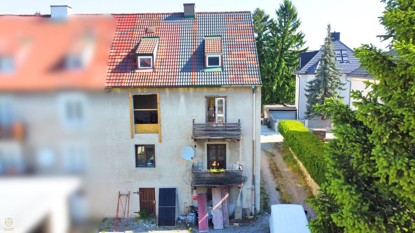 Renovation-Ready House with Development Potential near Main Station