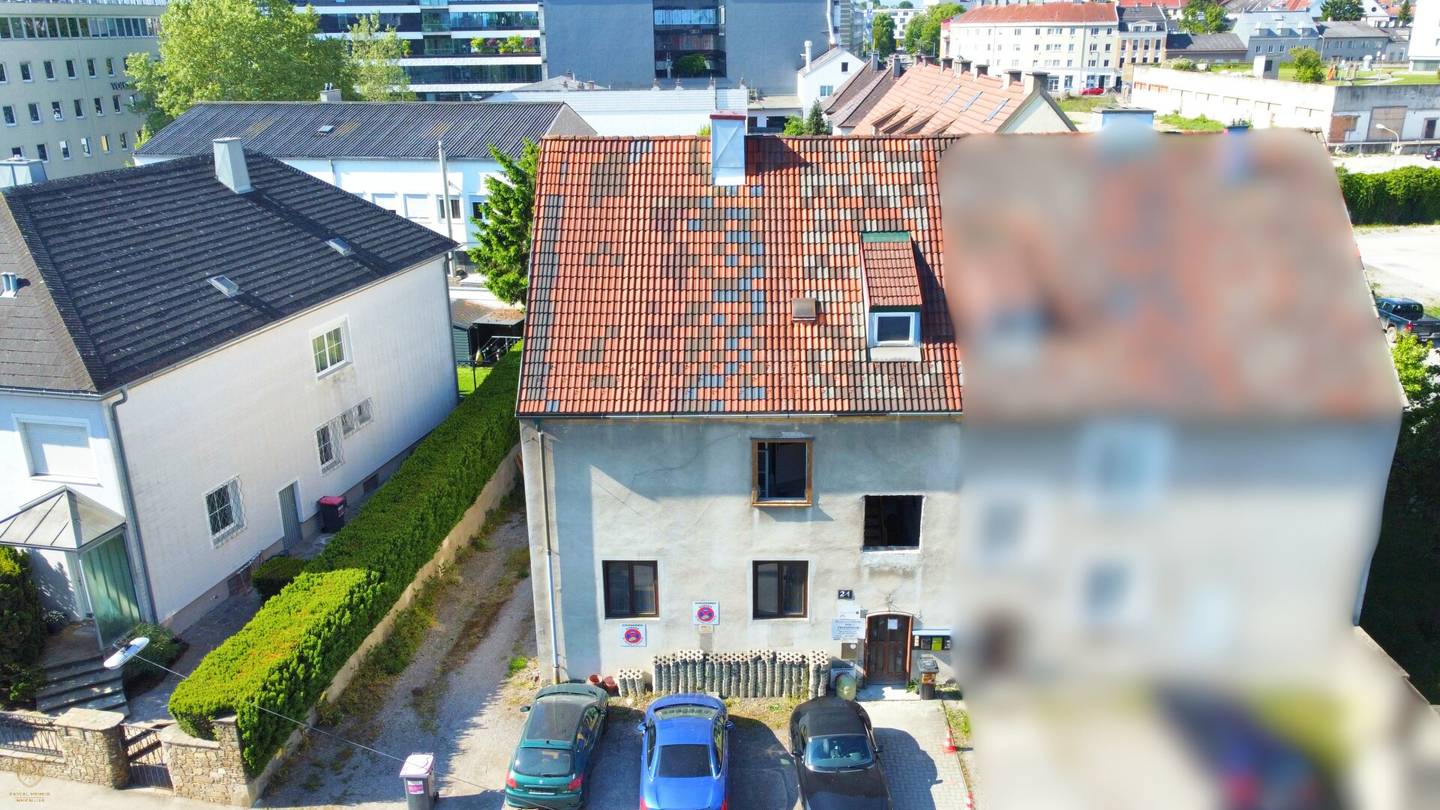 Renovation-Ready House with Development Potential near Main Station