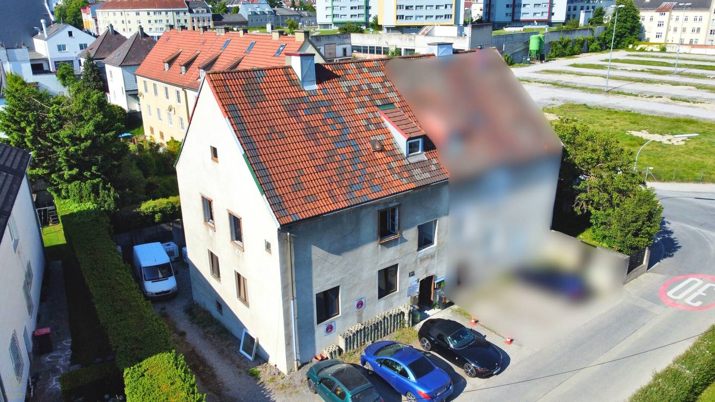 Renovation-Ready House with Development Potential near Main Station