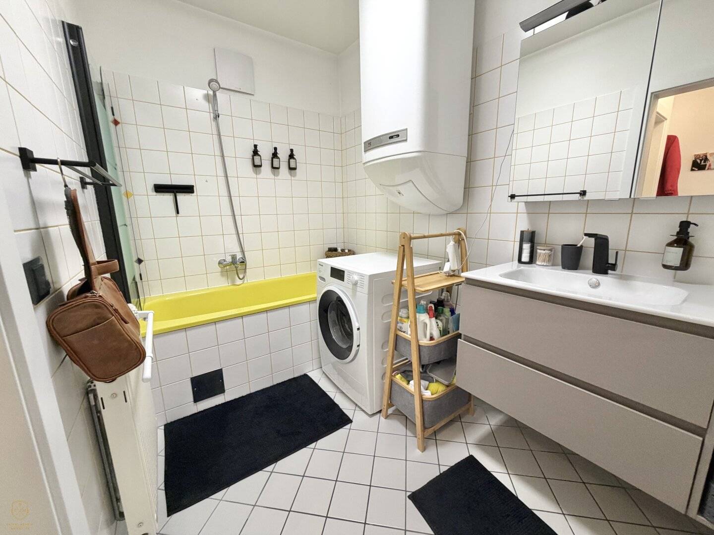 Bright apartment with open kitchen in the village center