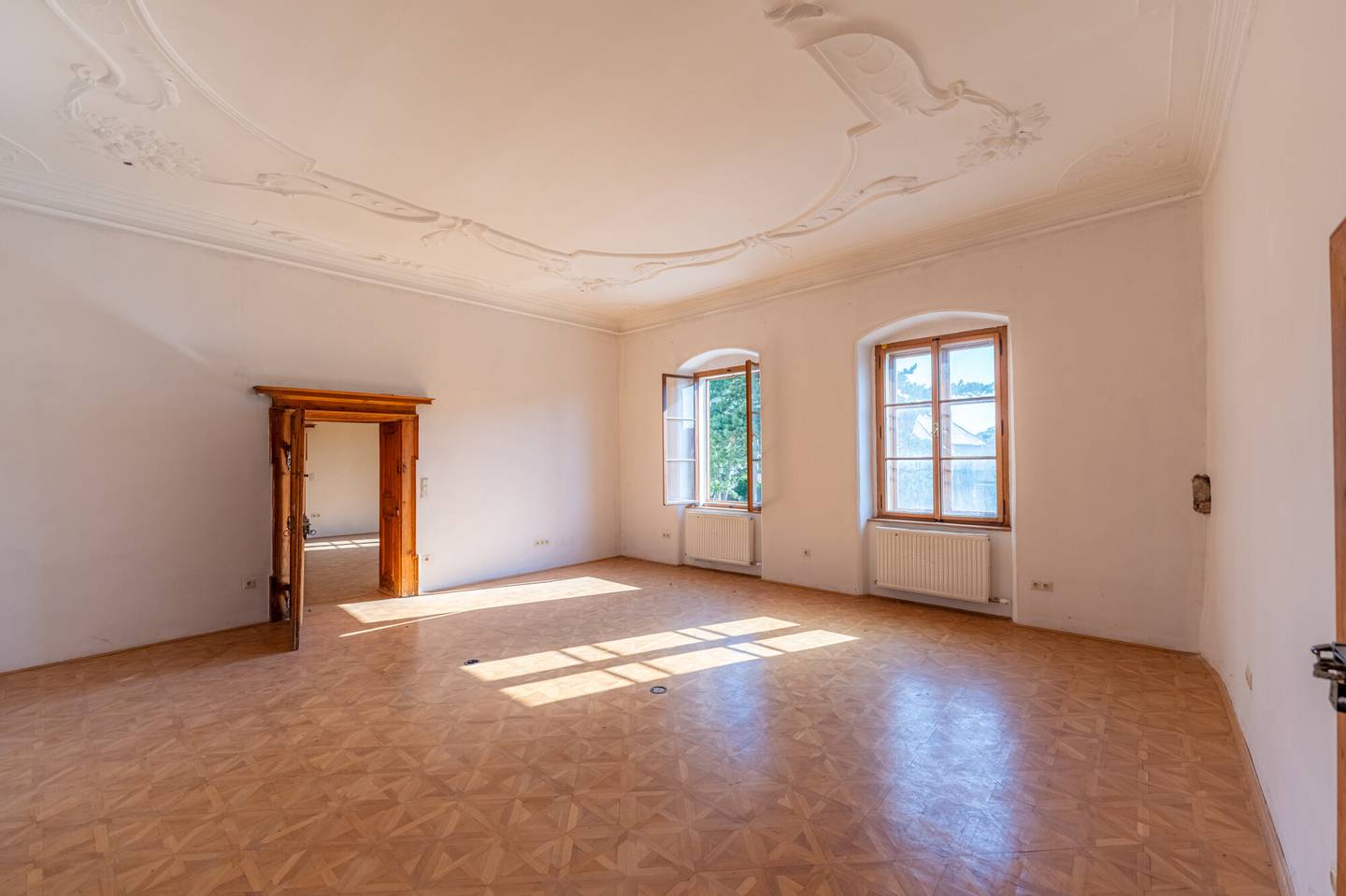 Historic Ensemble with Development Potential on the Main Square