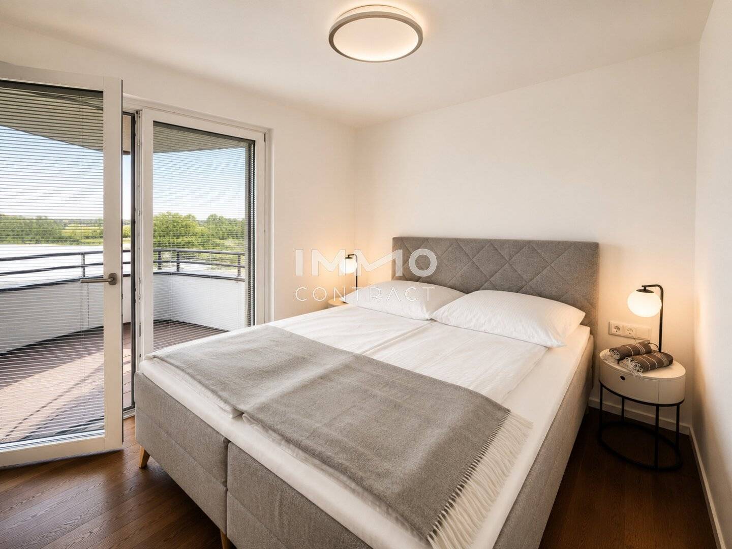 Bright Apartment with Balcony Right by the Danube