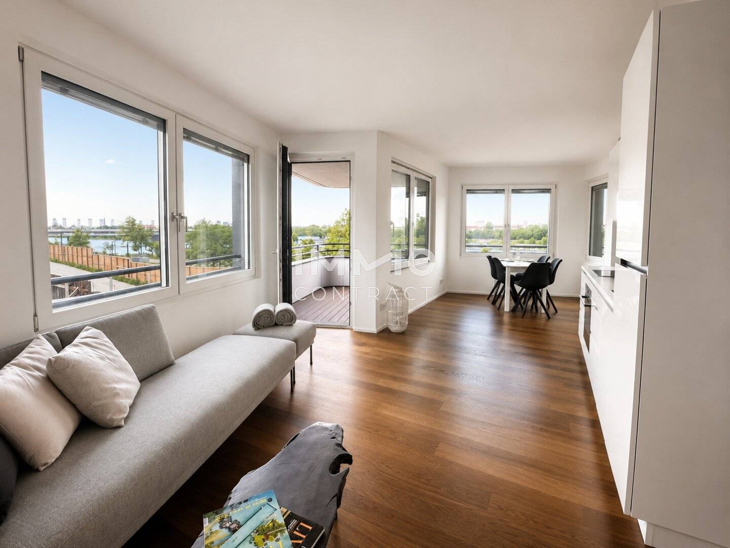 Bright Apartment with Balcony Right by the Danube