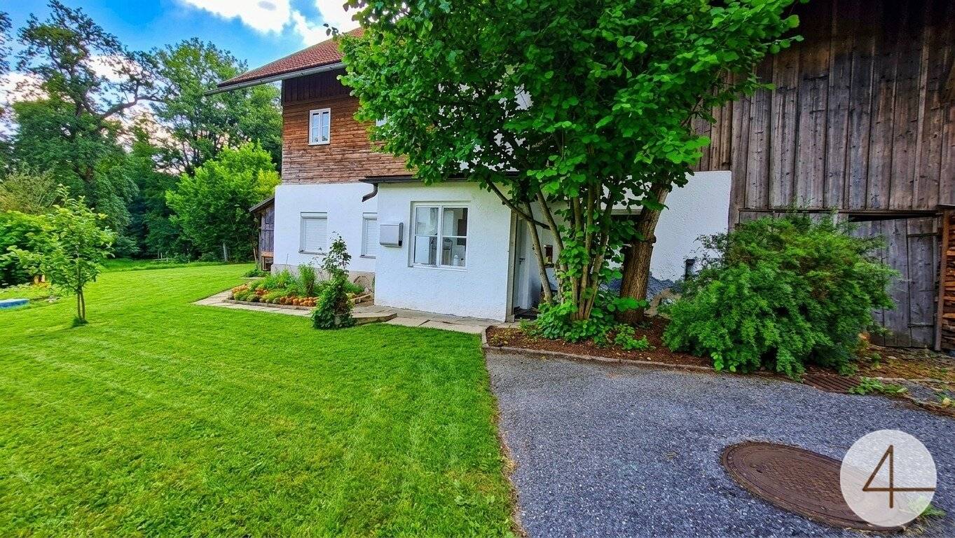 Baugrund am Bach mit Altbestand
