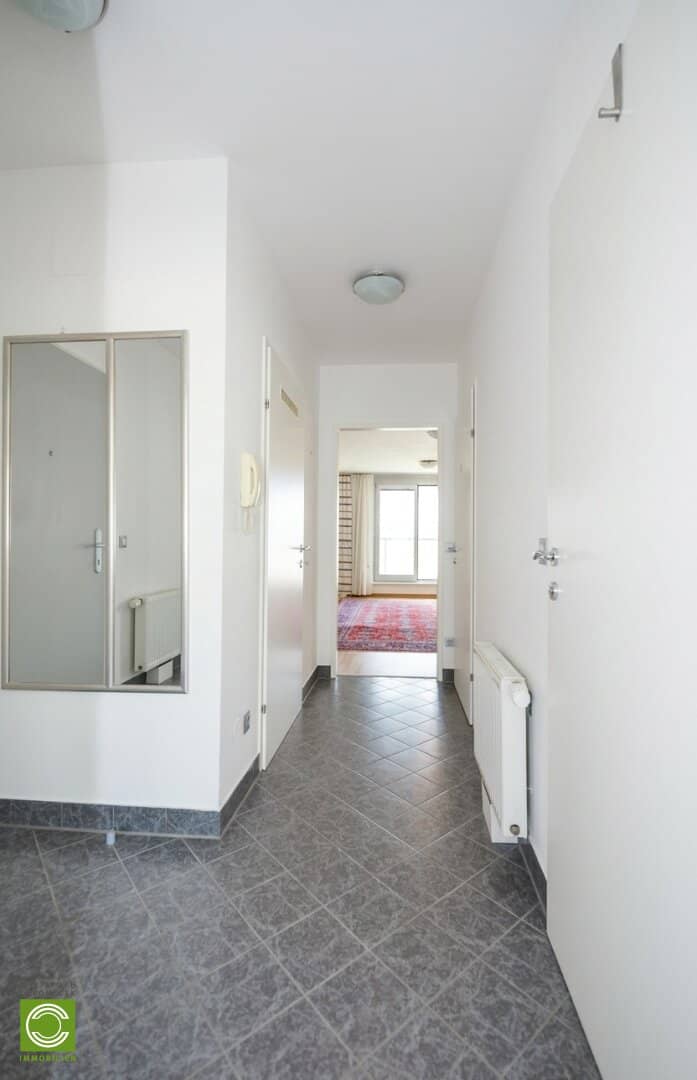 Modern apartment with loggia and underground parking near Schloss Hetzendorf