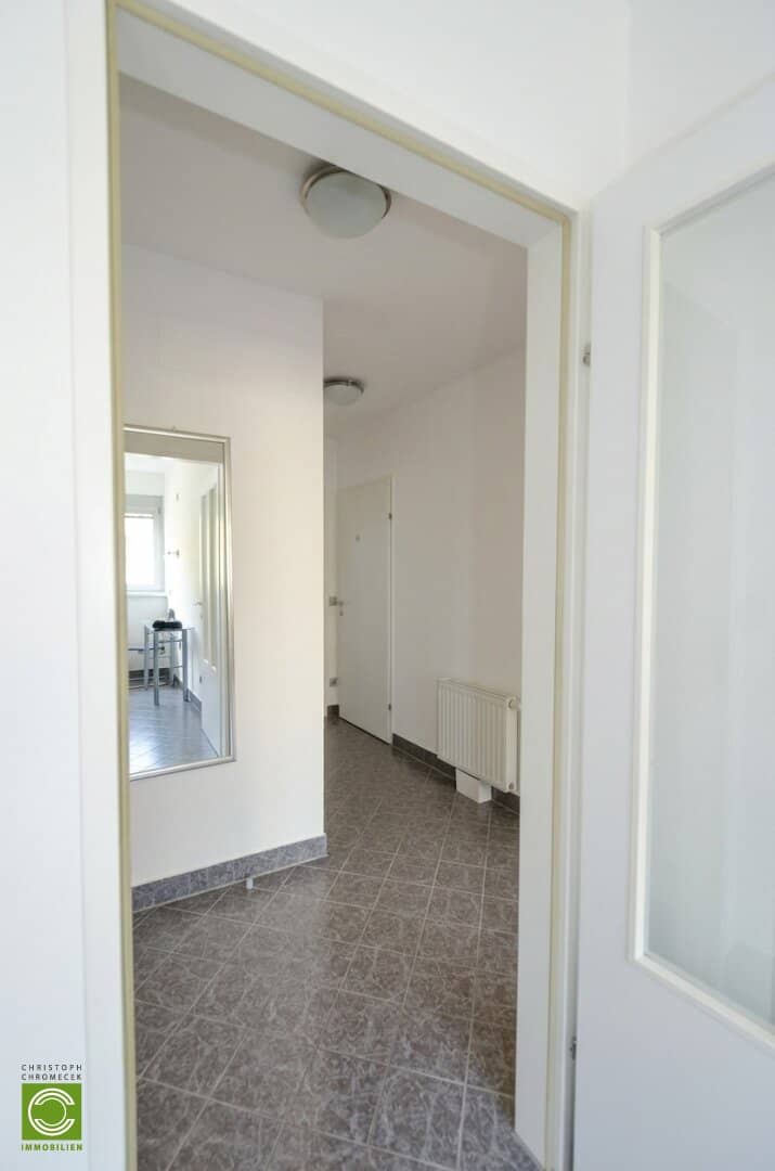 Modern apartment with loggia and underground parking near Schloss Hetzendorf