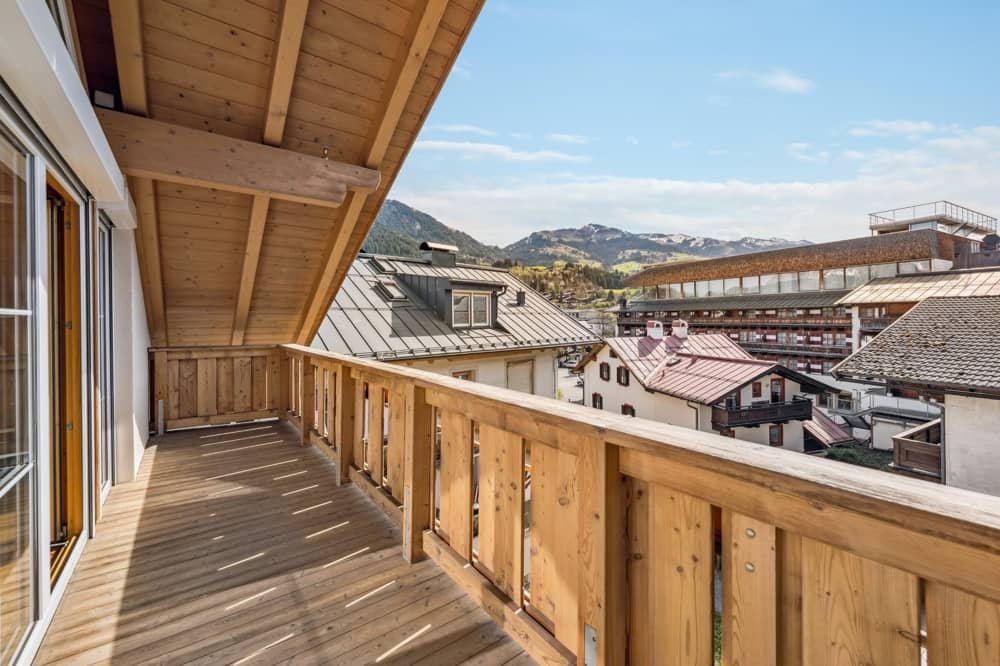 Lichtdurchflutete Dachgeschosswohnung mit Kamin und Aufzug