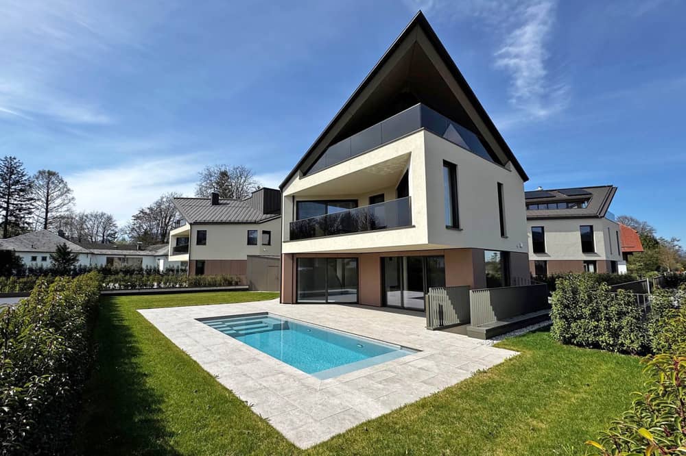Einfamilienhaus mit Garten und Pool in Anif