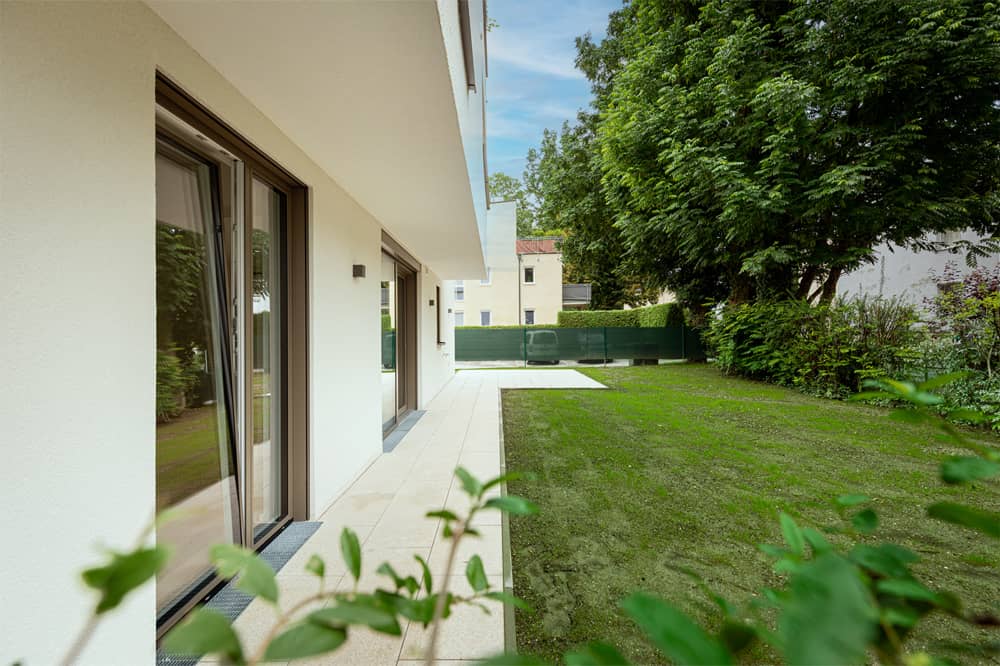Charming garden apartment with terrace and private garden in Aigen