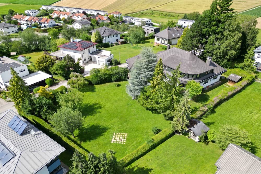 Großzügige Villa mit Garten Sauna und Pool in Hanglage