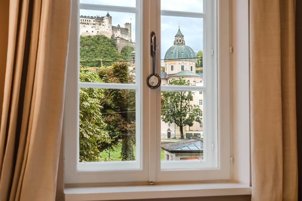 Historic Altbau Apartment with View of Hohensalzburg Fortress