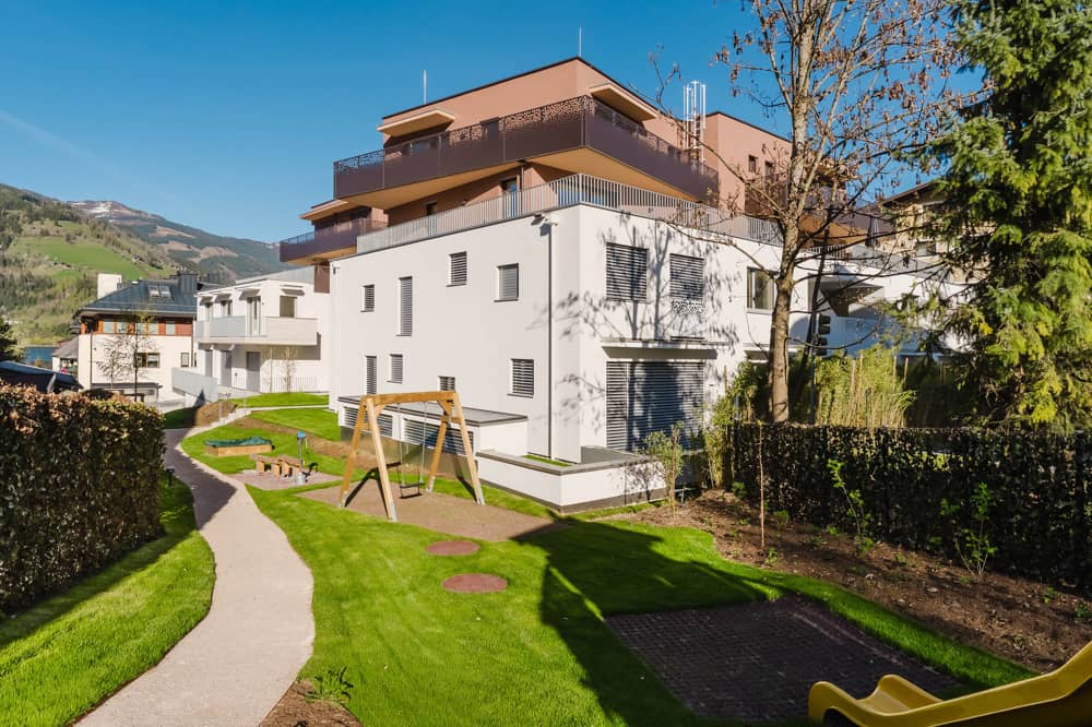 Penthouse with Rooftop Terrace and Mountain View
