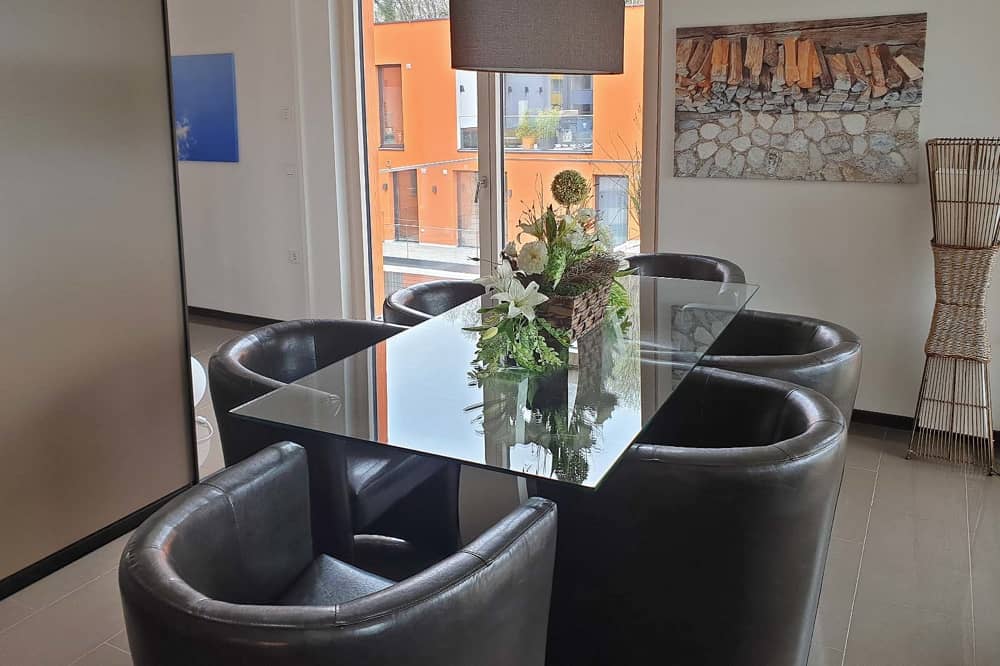Furnished apartment in central location with balcony and terrace