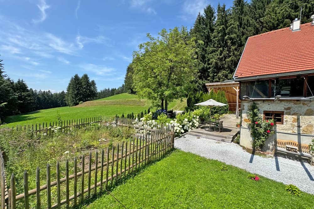 Charmantes Bauernhaus mit Kamin und Carport in Alleinlage