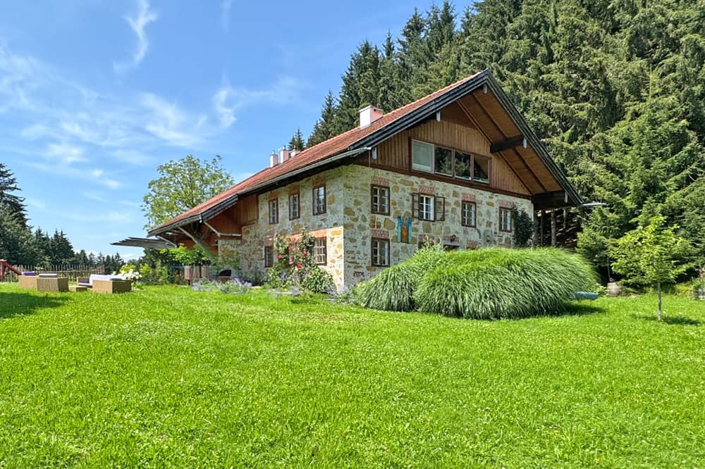 Charmantes Bauernhaus mit Kamin und Carport in Alleinlage