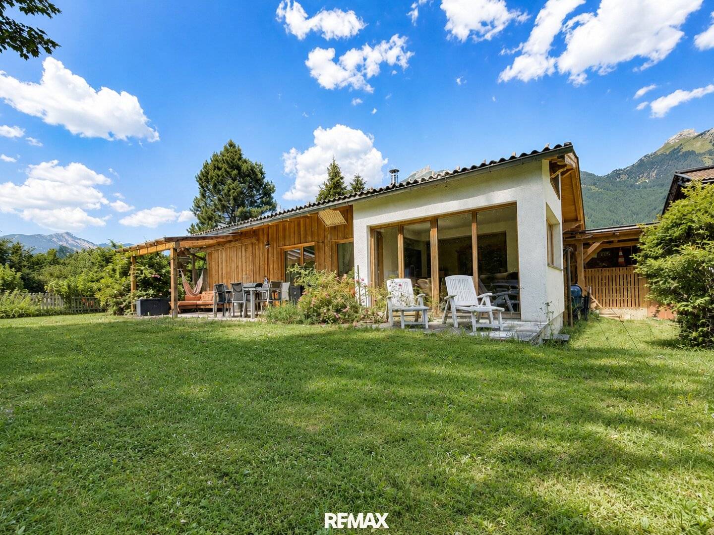 Einfamilienhaus mit Garten und Carport in sonniger Aussichtslage