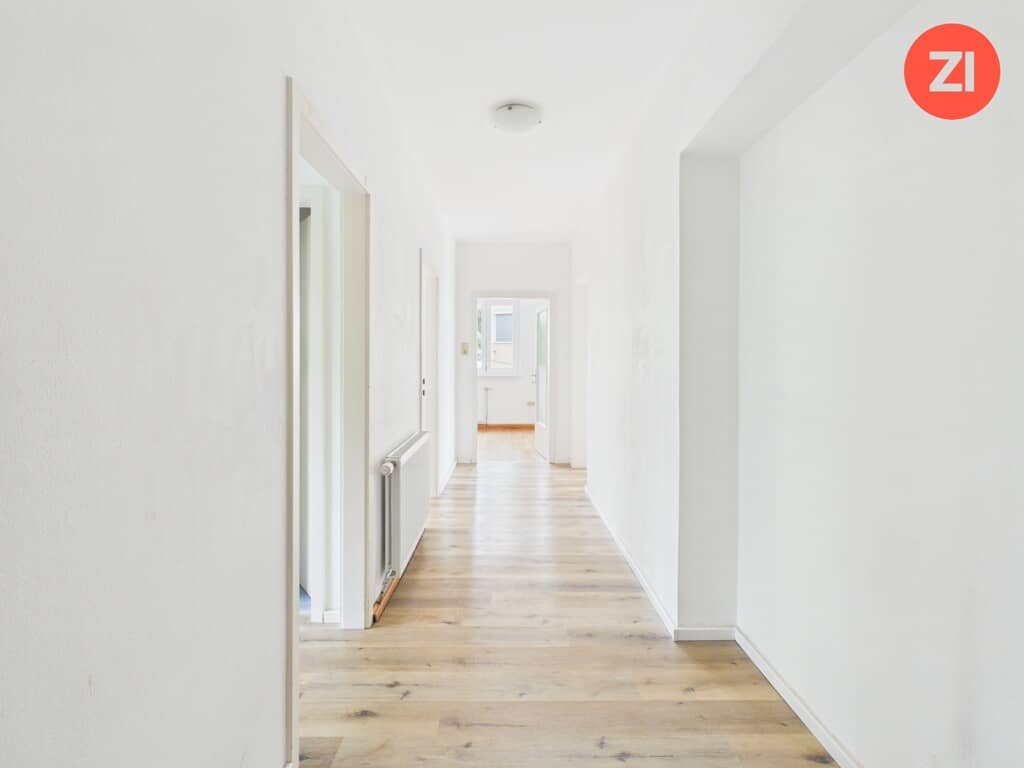 Apartment in Prime Location with Balcony and Separate Kitchen