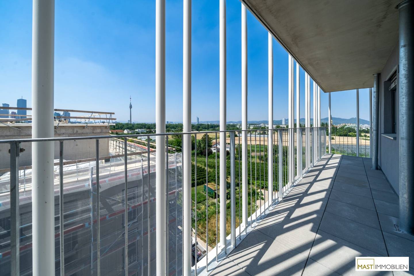 Apartment with balcony and greenery view by the Alte Donau