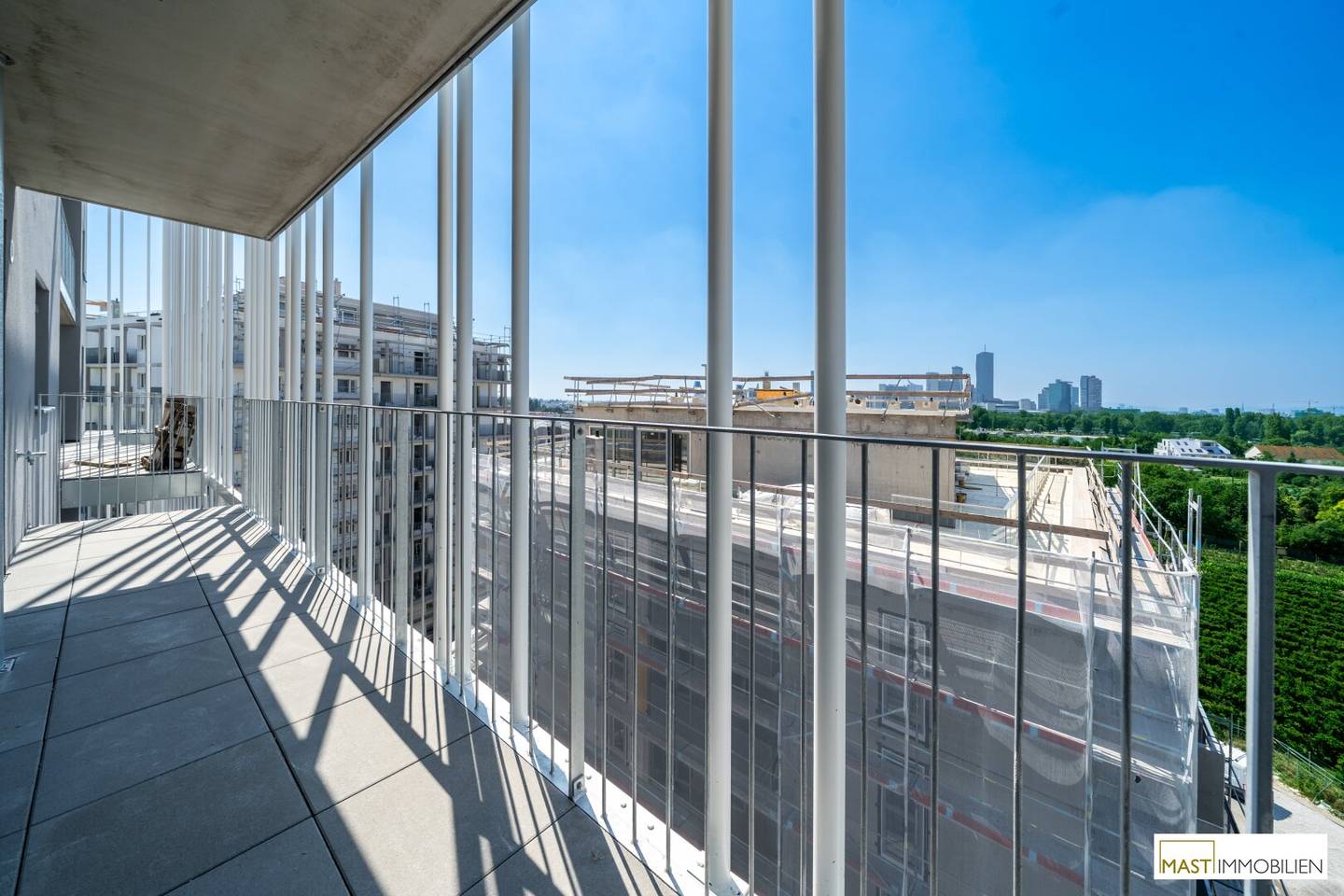 Apartment with balcony and greenery view by the Alte Donau
