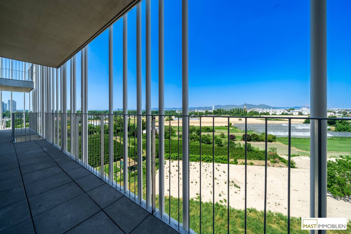 Helle Wohnung mit Balkon und Blick zur Alten Donau