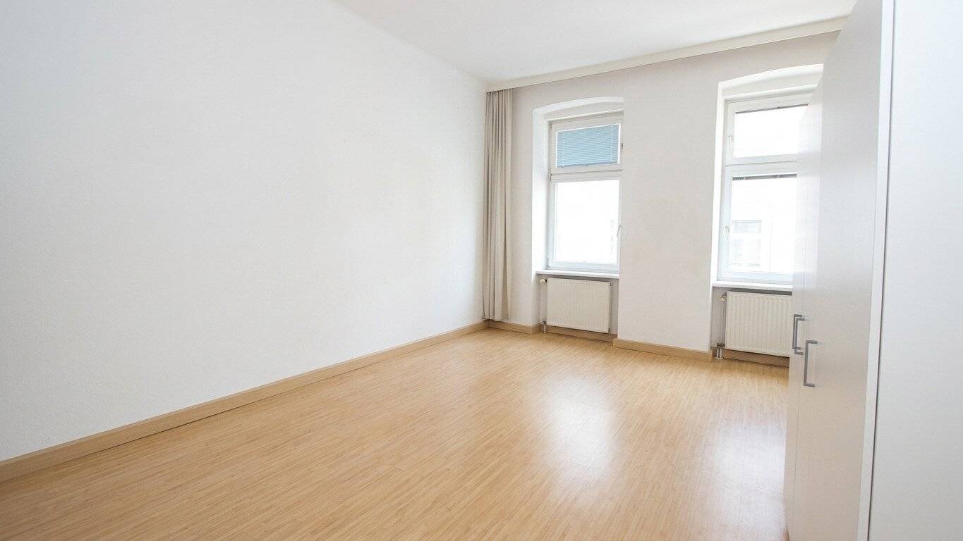 Praktische Altbauwohnung mit Einbauküche und guter Verkehrsanbindung