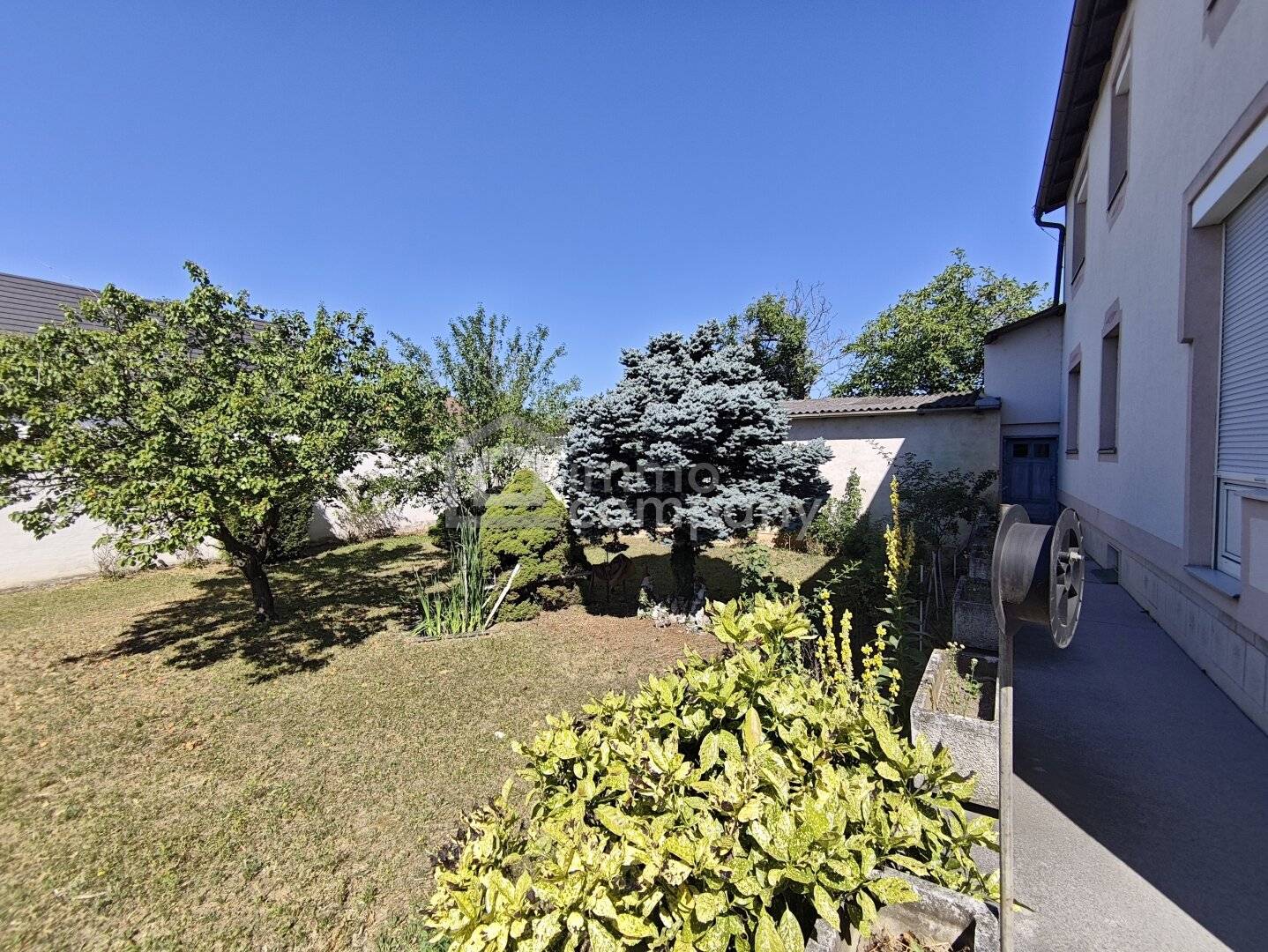 Charming singlefamily home with balcony and garages in Gols