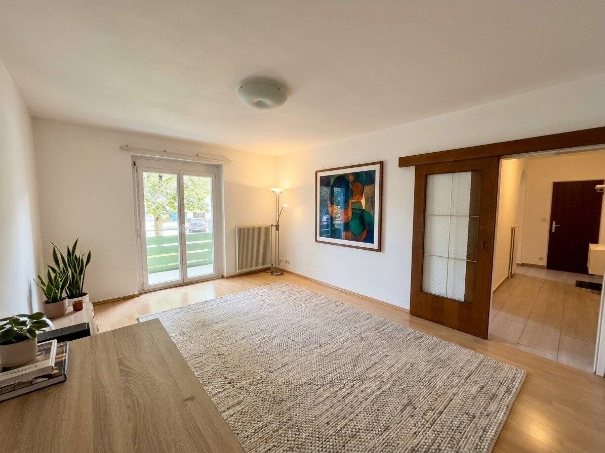 Renovated ground floor apartment with loggia and garage