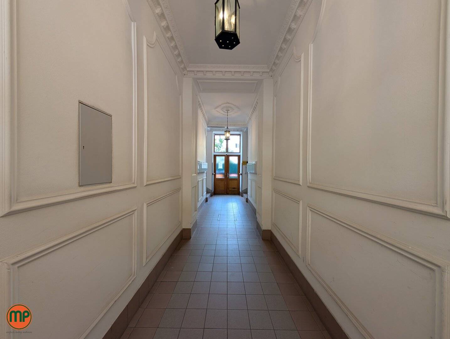 Renovated historic office with stucco and strong U3 access