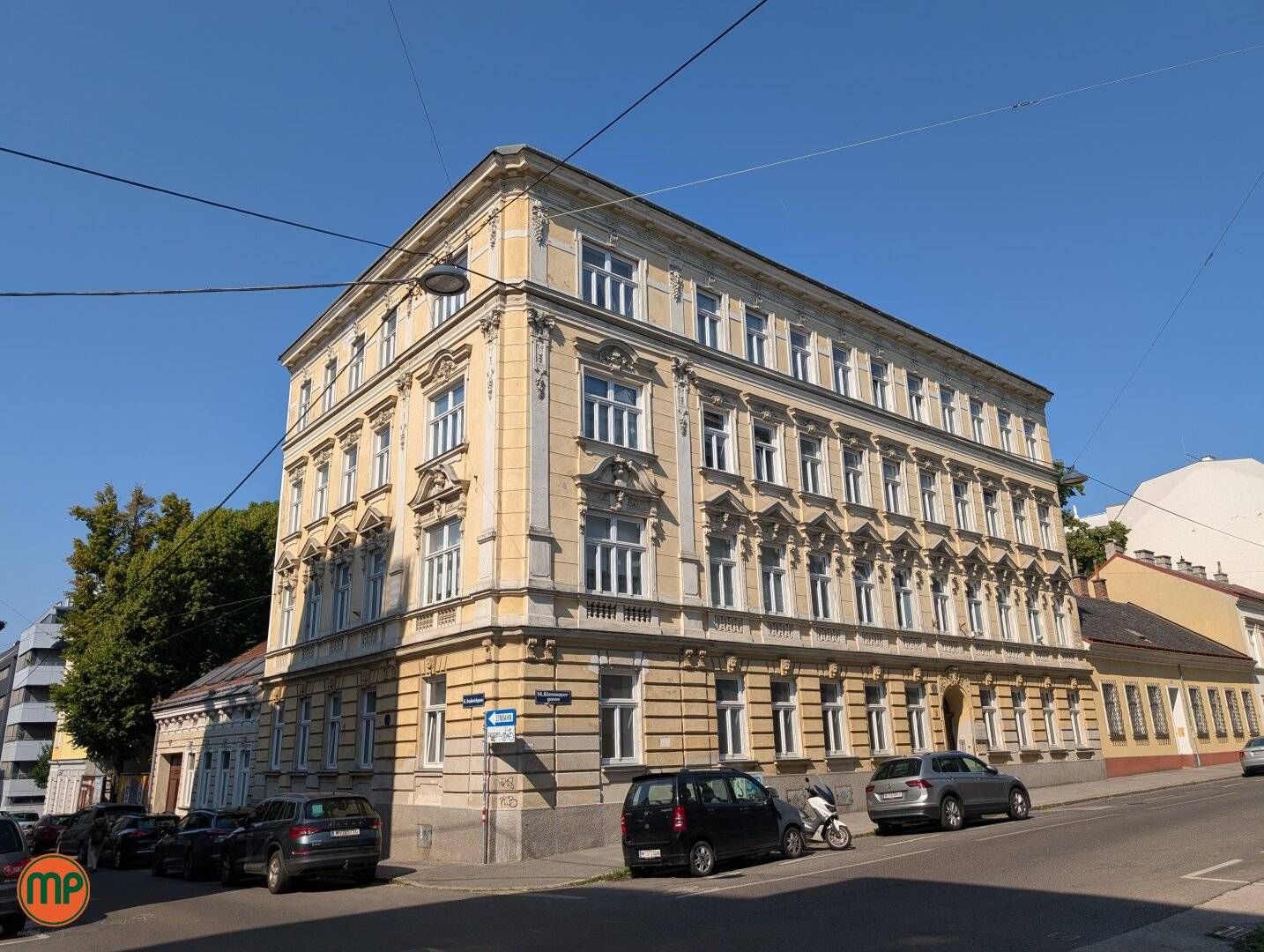 Renovated historic office with stucco and strong U3 access