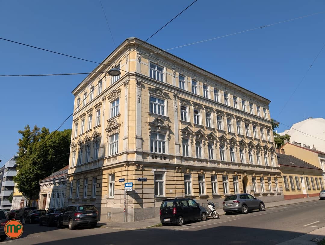 Saniertes Altbaubüro mit Stuck und guter U3 Anbindung