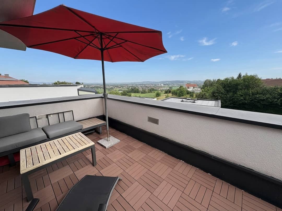 Helle Wohnung mit Terrasse und Blick in die Weite