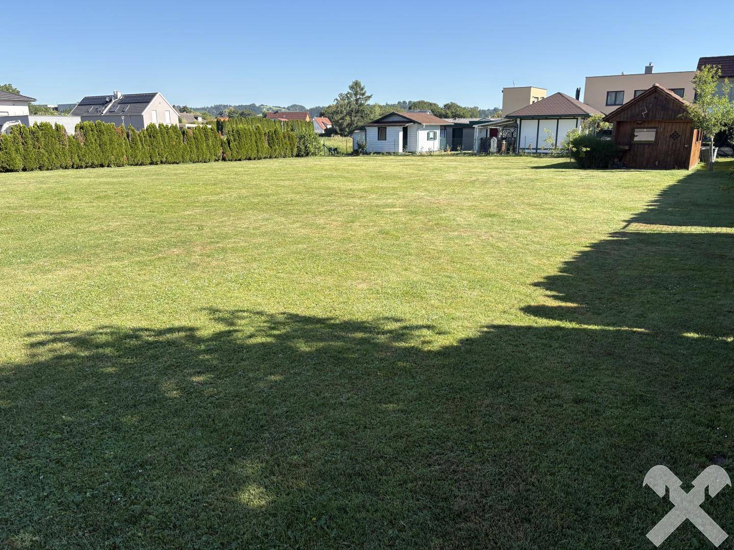Baugrundstück mit Gartenhütte am Stadtrand