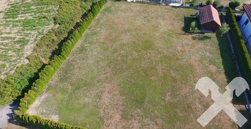 Baugrundstück mit Gartenhütte am Stadtrand