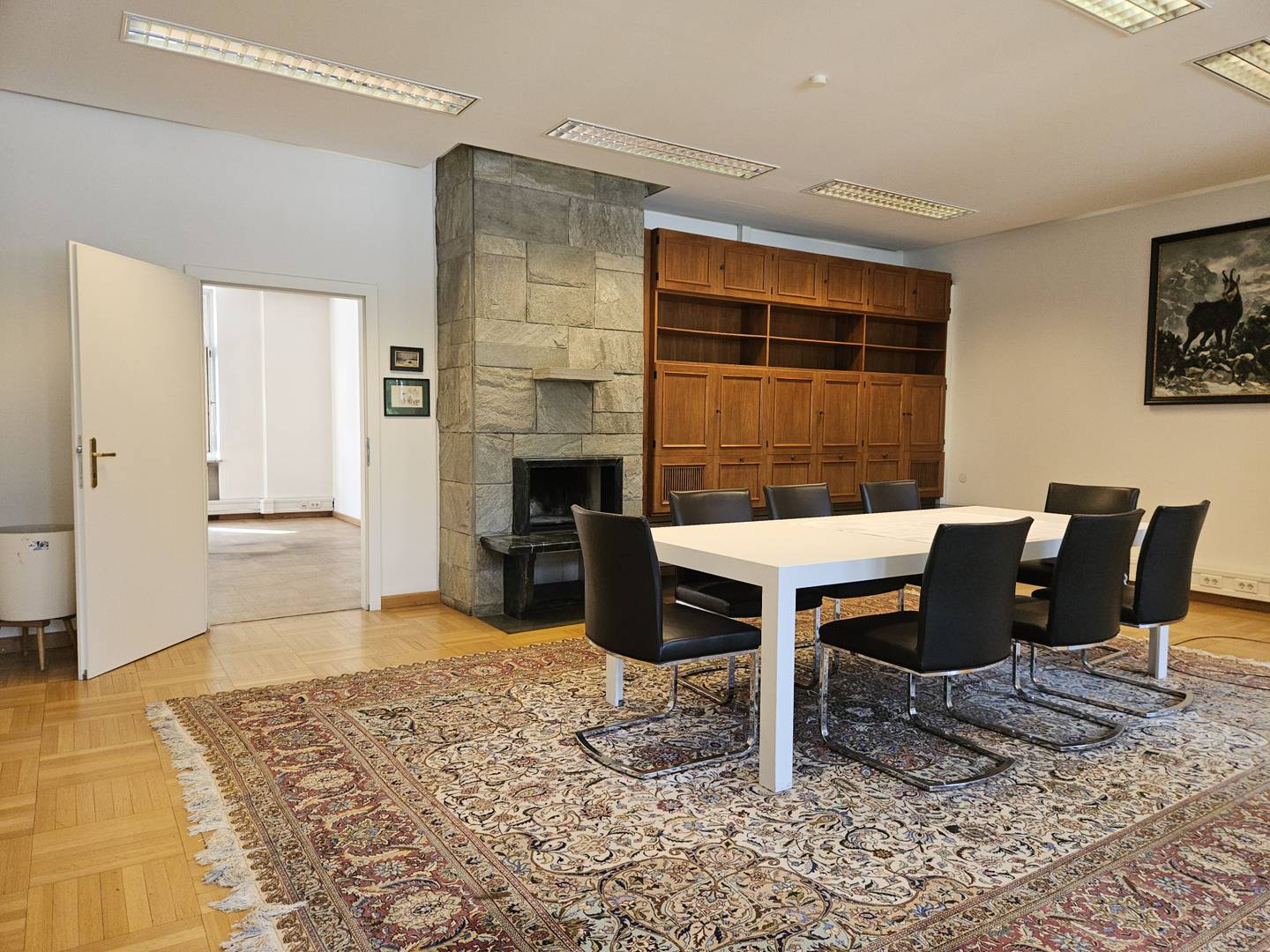 Historic Office with Terrace and Parking near Hessenplatz